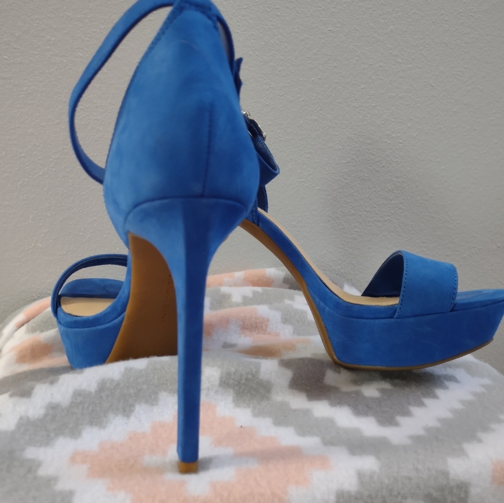 Gianni Bini Stiletto Heels, bright blue suede, size 7